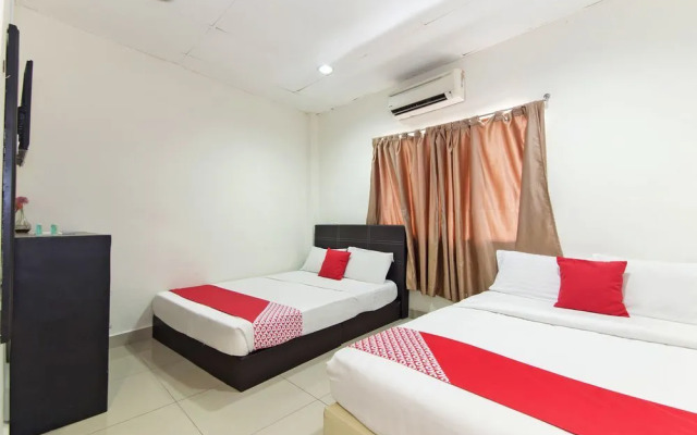 OYO 304 Zero Hour Hotel