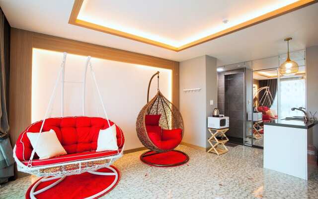 Memoria Pool Villa Family Pension