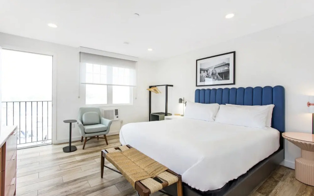 Grove Hotel