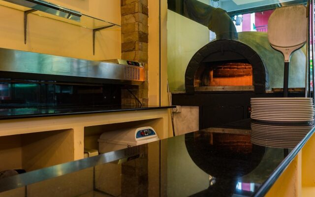 Room in Guest Room - Bucintoro Restaurant & Guesthouse Belvedere - 10 Minutes From Patong Beach
