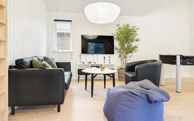 16 Person Holiday Home in Vaeggerlose