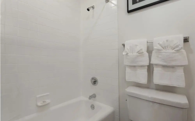 Downtown LA Fully Furnished Apartment