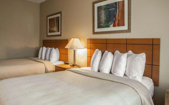 Quality Inn near I-72 and Hwy 51