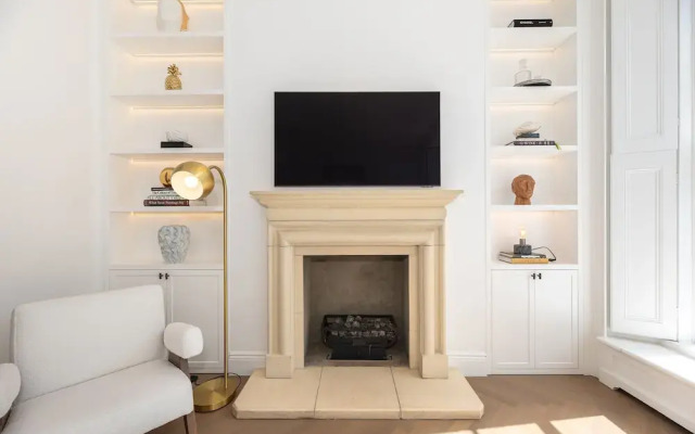 Elegant and Bright 3-bed Flat Near Sloane Square