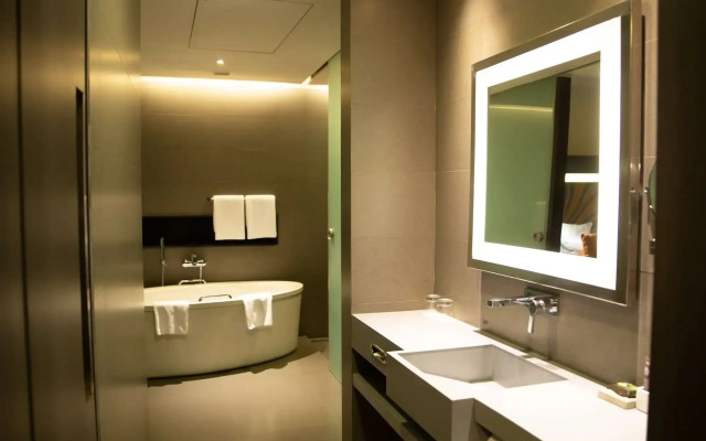 Novotel Kolkata Hotel & Residences Hotel