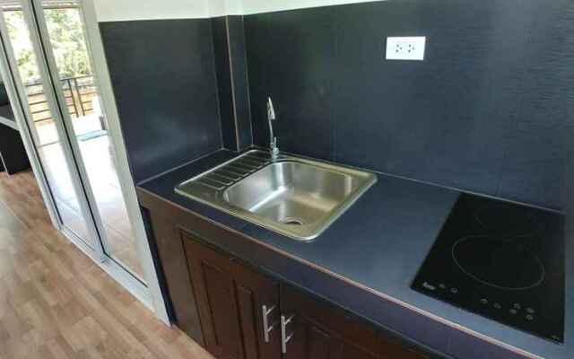 Thipburee Riverside Hotel