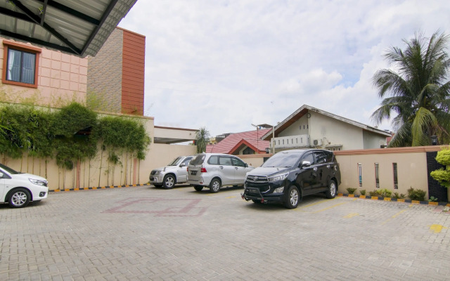 OYO 90233 The Shine Residence