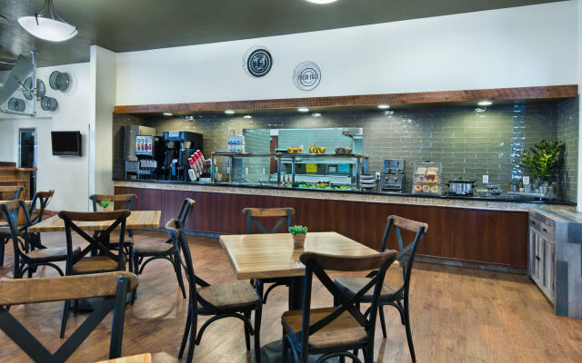 Oxford Suites Hermiston