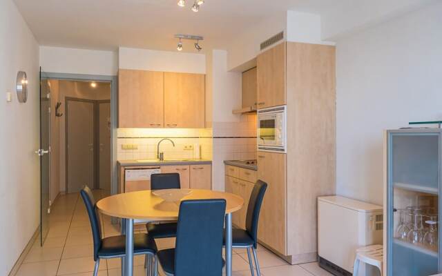 Flat Near Zeedijk With Side sea Views