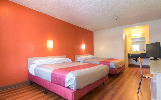 Motel 6 Santa Ana, CA