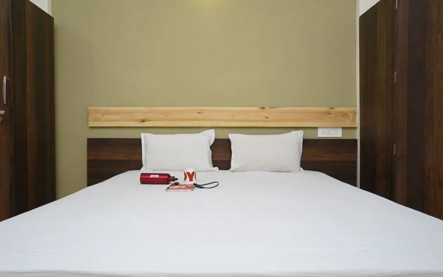 OYO 28029 Living Luxurious Studio Rooms