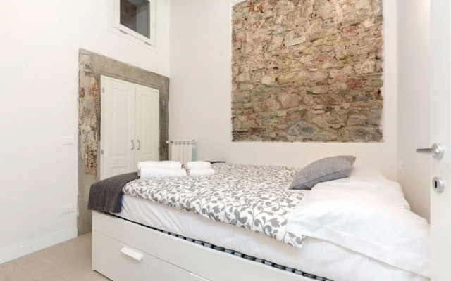 Charming Garden Niche