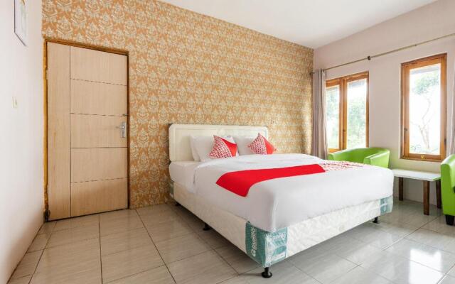 OYO 3040 D'pineapple Villa