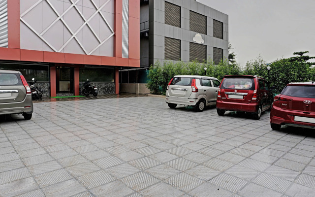 Itsy Hotels Golden Birds