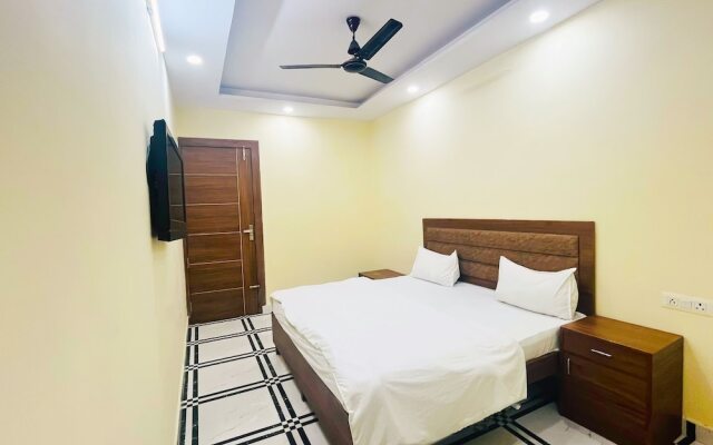 Roomshala 168 Startlight Suites