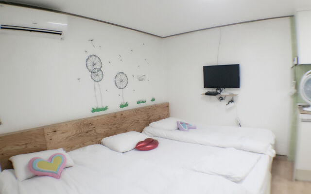 Dalkom Myeongdong Guesthouse