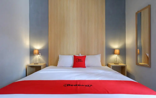 RedDoorz Syariah near Alun Alun Tegal