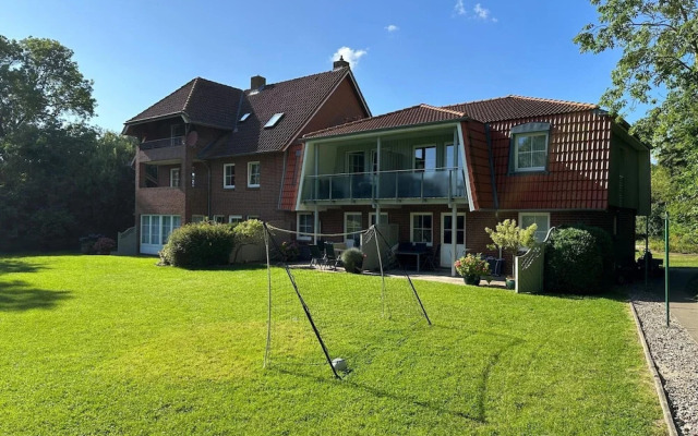 Coastal Comfort With Garden