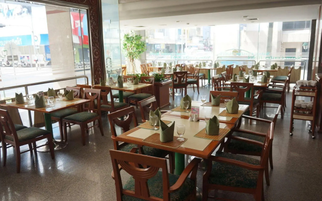 Siam Center Halal Hotel