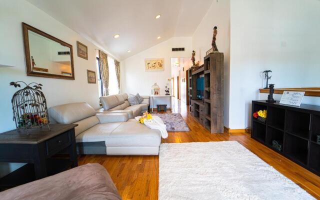 Lovely 3 Bedrooms Apartment In Chicago Midway