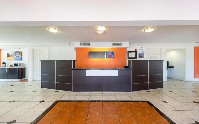 Motel 6 Dallas, TX - Market Center