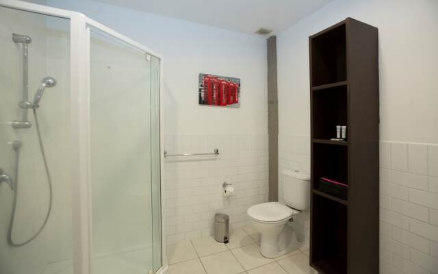 Gorgeous Five Bed Apartment in the City