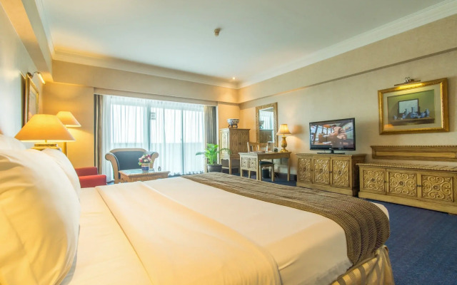 Sunlake Waterfront Resort and Convention