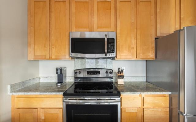 Bellevue Sophisticated 2BD 2BA Apartment