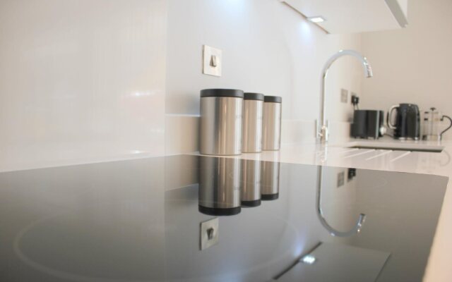 The Station Suite (Peymans)