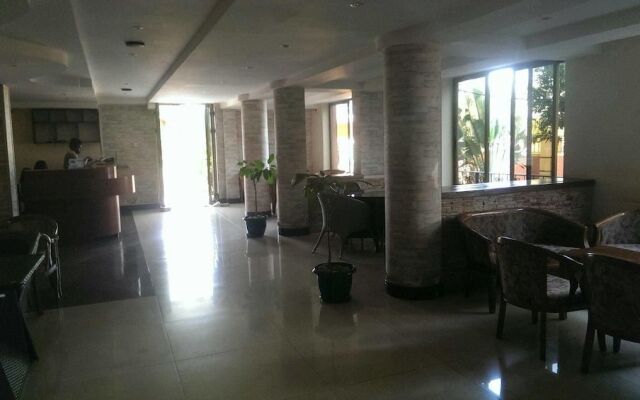 Makutano Hotel