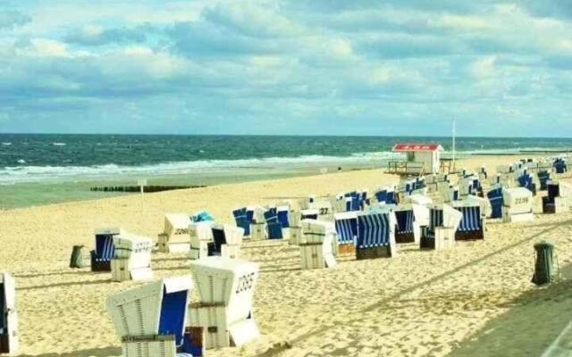 App-8-in-strandnaher-Lage-Baederstil-Villa-in-Wenningstedt-Sylt