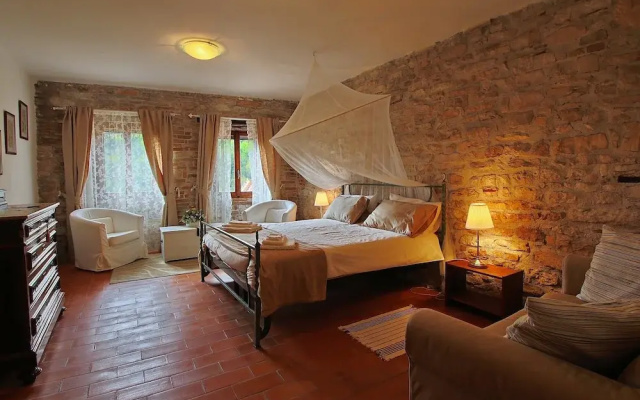 Spacious Villa With Pool in Fabriano Italy