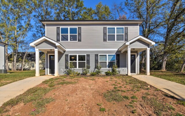 Greer Getaway w/ Smart TV ~ 1 Mi to Dtwn!