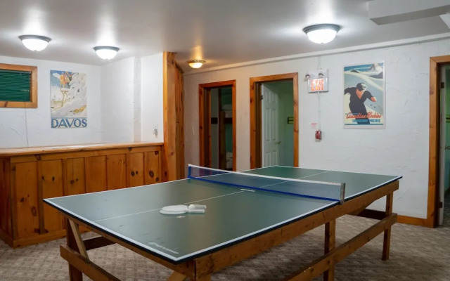 Tyrolean Village Resort-6 Bedroom Chalet