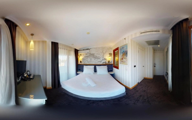 Double Royal Hotel