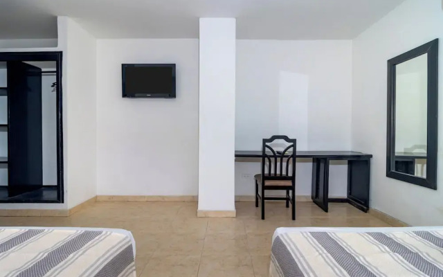Hotel Axis Inn By GEH Suites