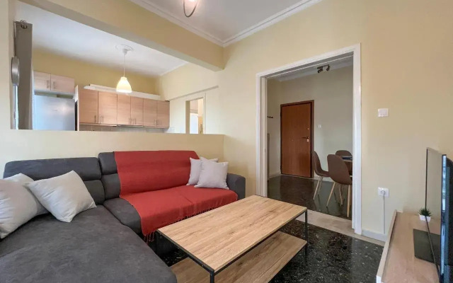 Chiou Spacious 90sqm apt in Athens