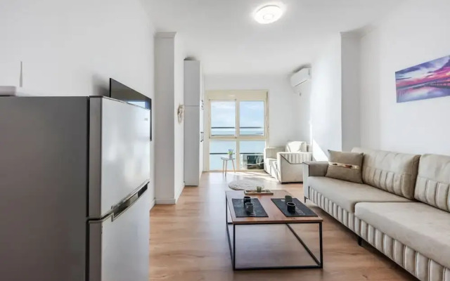 Studio With Amazing Sea View and Beach Access Durr s
