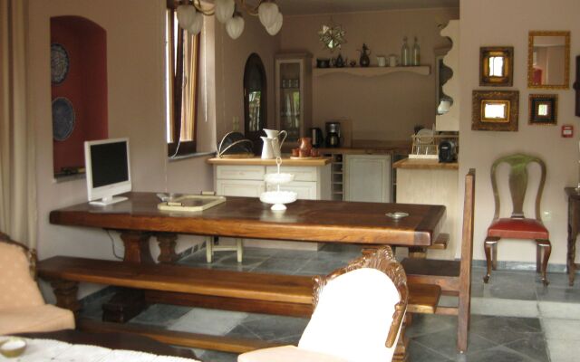 Traditional Hotel  IANTHE