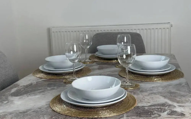 Urban Calm Spacious 3-bed Home With Free Parking