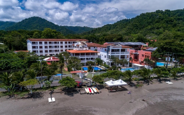 Magnificent and Spacious Poolside 3BR Condo