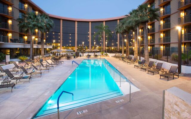 Embassy Suites by Hilton Phoenix Biltmore