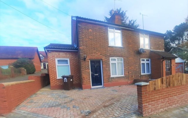 3-bed House in Colchester With Parking and Wifi