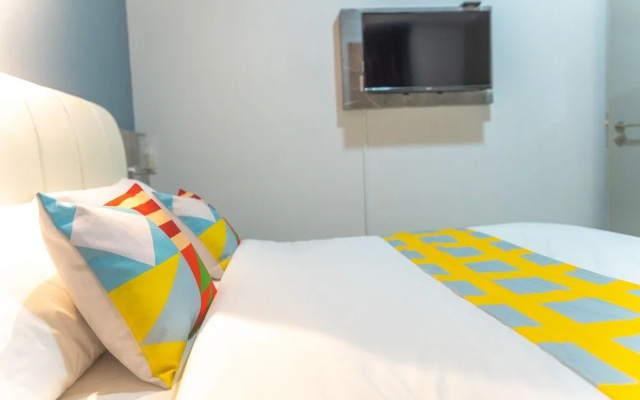 OYO Home 43995 Premium 3br 1tebrau