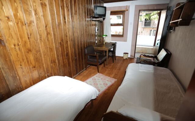 Akropolis Guest House