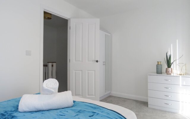 Tudors eSuites Birmingham House Private Garden Free Parking