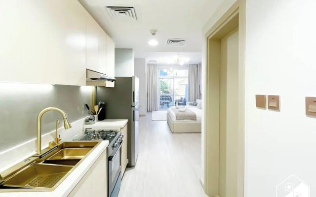 Stylish Ground-floor Studio JVC