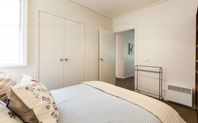 NAOMI, 2BDR South Melbourne Apartment