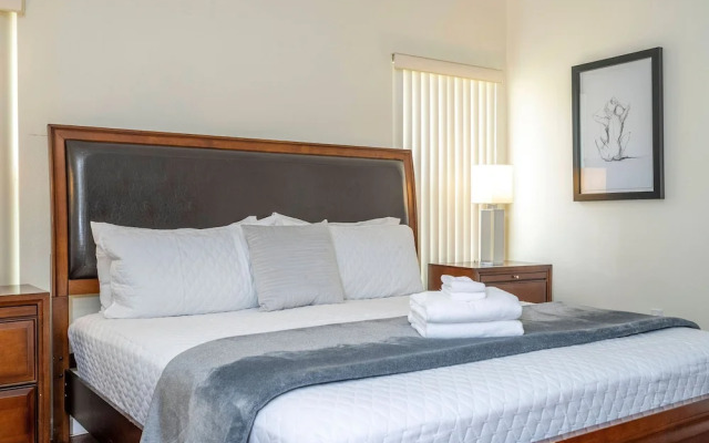 Amazing 6 Bedrooms With Pool