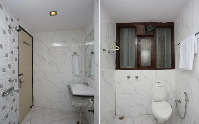 OYO 10733 Hotel Kingdom of Sai